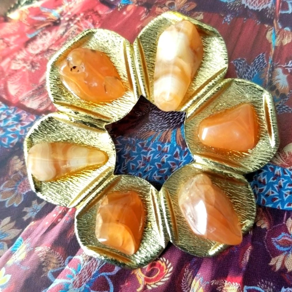 Vintage peach stones brooch gold tone Pin flower